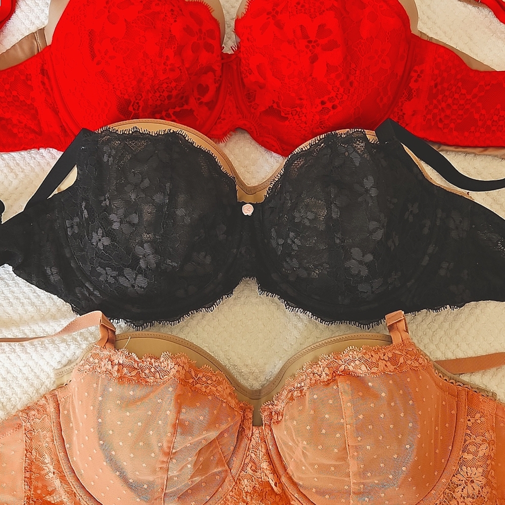 38D VS Elegant Lace Underwire Bra Set - Black, Red, and Peach